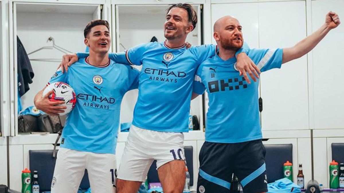 ¡Los jugadores del City entonan el 'We are the champions' en el vestuario!