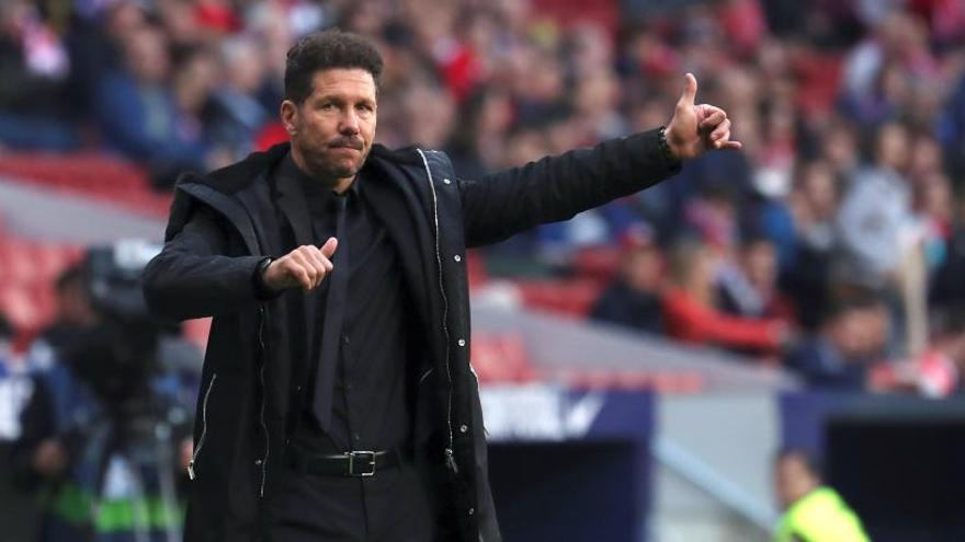 Simeone: «Encara queden cinc partits, intentarem atrapar el Barça fins al final»