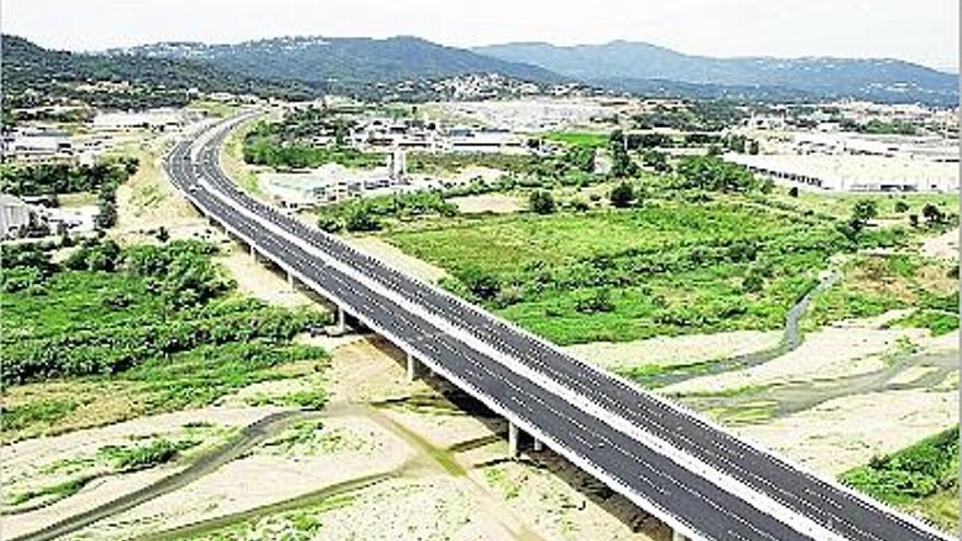 Viaducte del nou tram de la C-32 entre Tordera i Palafolls.