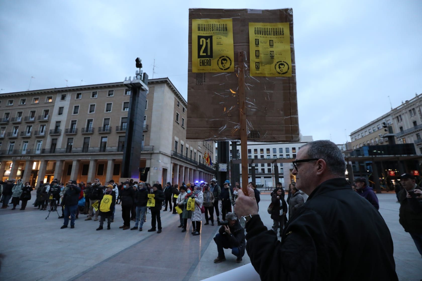 Protesta en la plaza del Pilar contra el desalojo del CSC Luis Buñuel