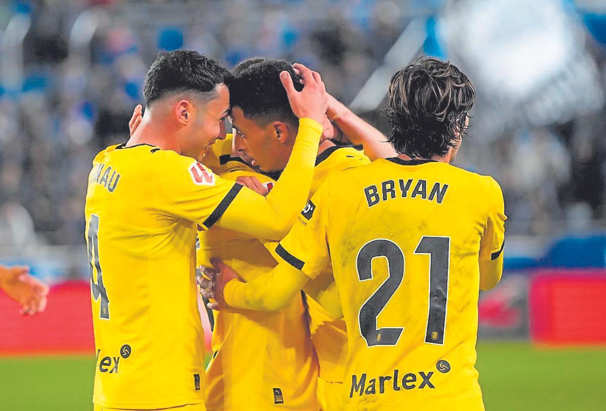 Els jugadors del Girona, amb Ounahi al mig, celebrant el segon gol.