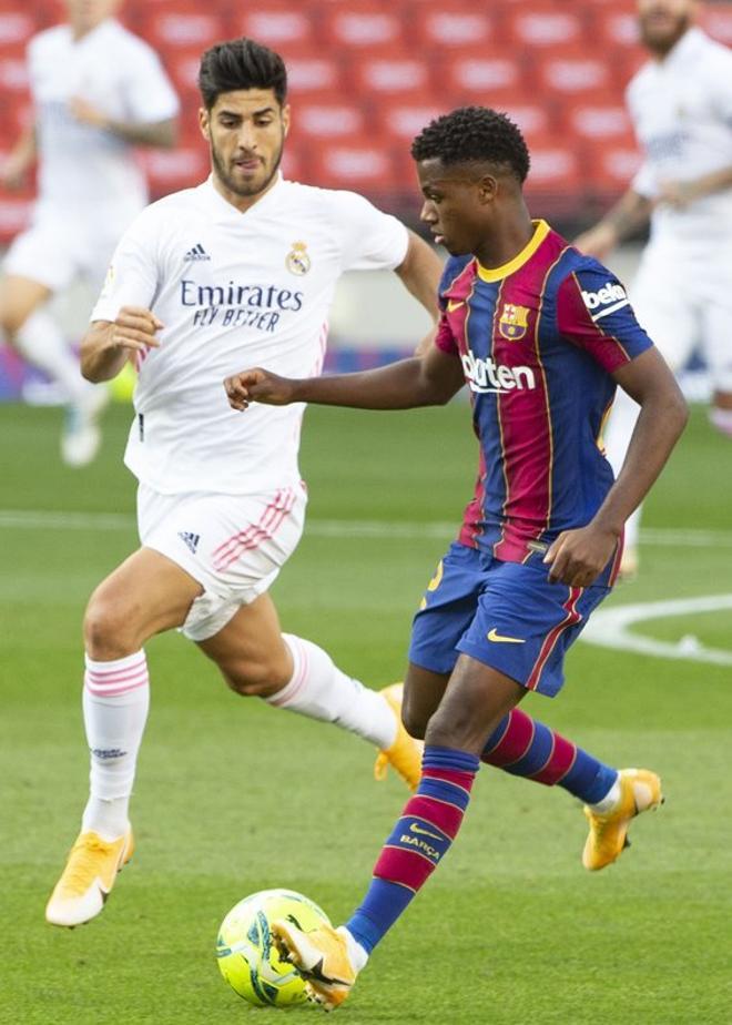 Imágenes del partido entre el FC Barcelona y el Real Madrid de la séptima jornada de LaLiga Santander, disputado en el Camp Nou en Barcelona.