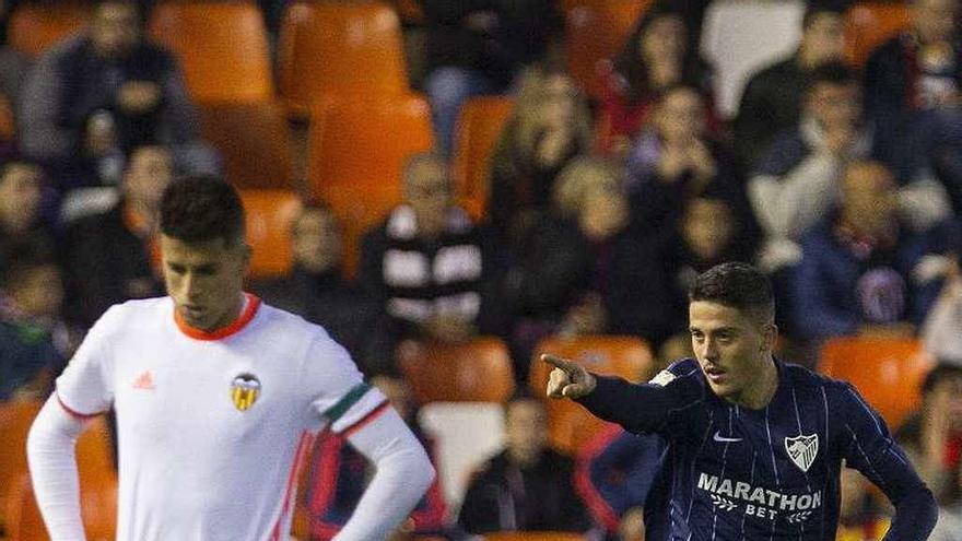 Fornals (d.) celebra tras marcar ante el Valencia. // Miguel Ángel Polo