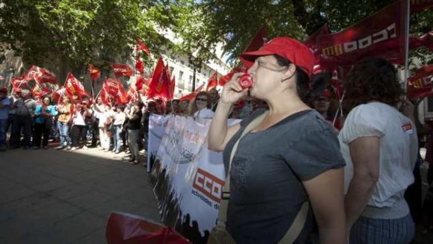 Los empleados de contratas de limpieza en la provincia temen más recortes tras el 22-M