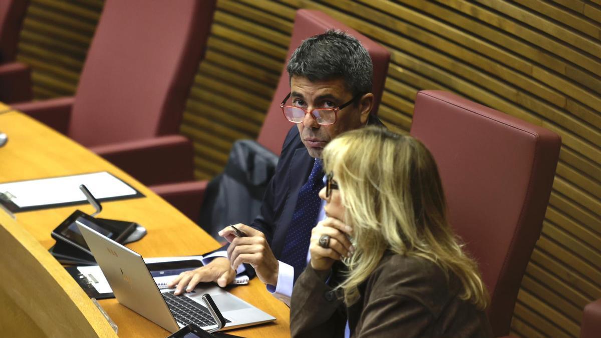 Mazón reaparece en las Corts tras la petición de la jueza al TSJ de investigarlo