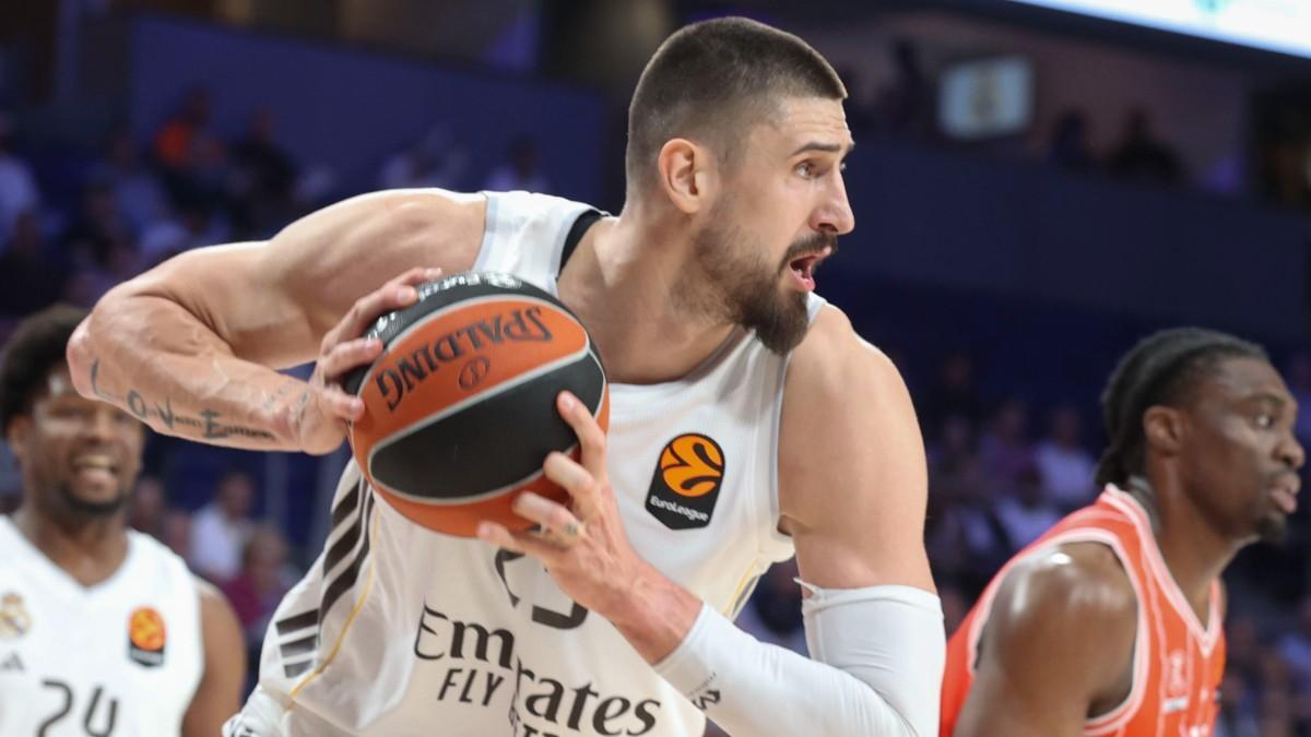 Alex Len, en el primer partido del Playoff de Euroliga ante el Hapoel Tel Aviv