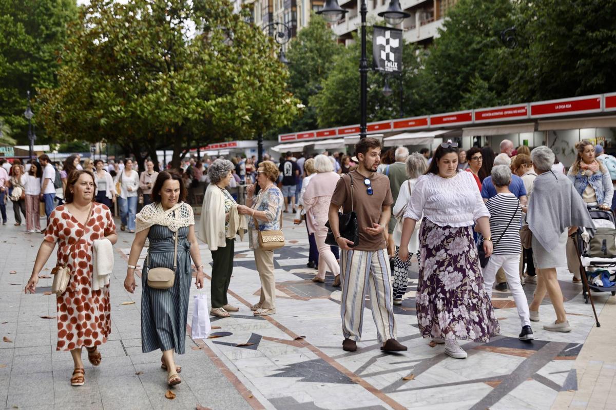 El ambiente de la Feria del Libro de Gijón, en imágenes El ambiente de la Feria del Libro de Gijón, en imágenes