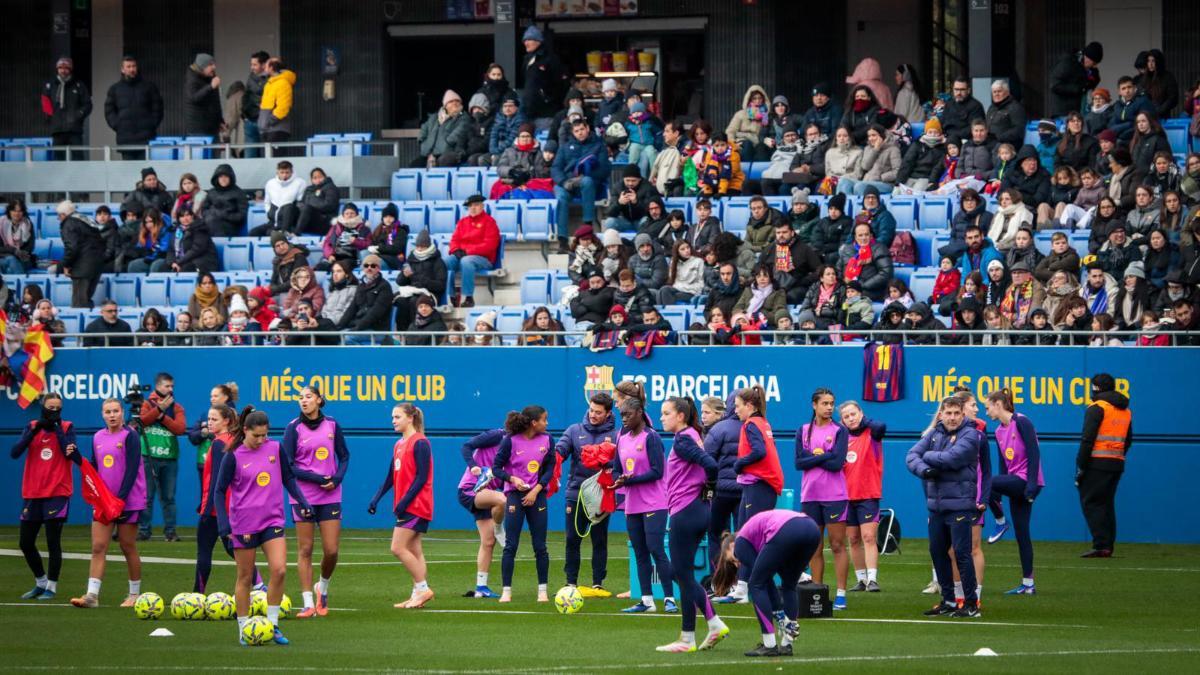 La jugadoras del Barça compartieron con la afición una jornada festiva y solidaria en el entrenamiento de puertas abiertas