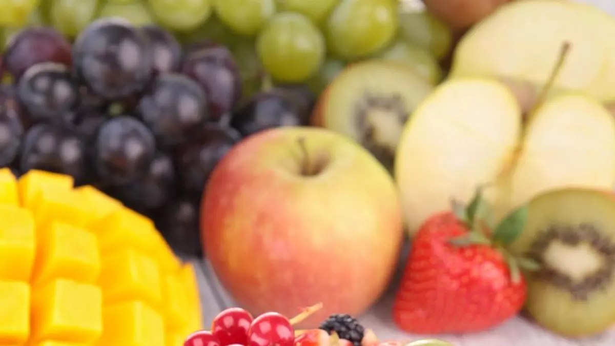Boticaria García, nutricionista, desmiente el mito de que la fruta fermenta en el estómago: "Puede provocar gases o hinchazón, pero no por tomarla de postre"