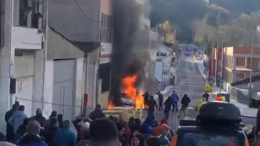 El espectacular accidente en el que resultó herido un piloto en un rally en Asturias.