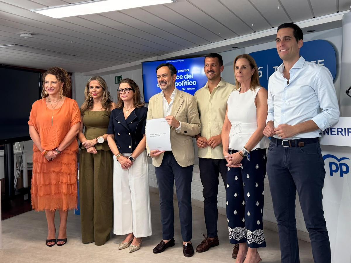 Lope Afonso junto al resto de dirigentes del Partido Popular de Tenerife
