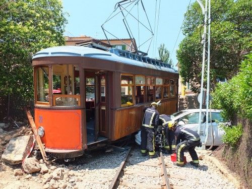 Sóller-Straßenbahn stößt mit Auto zusammen