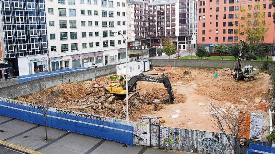 Solar de la Fábrica de Tabacos en el que Vía Célere construirá su segundo edificio en la ciudad. | carlos pardellas