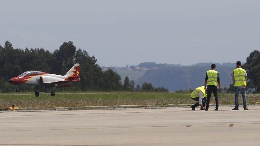 Ejército del aire en el aeropuerto, día previo a la exhibición de Gijón