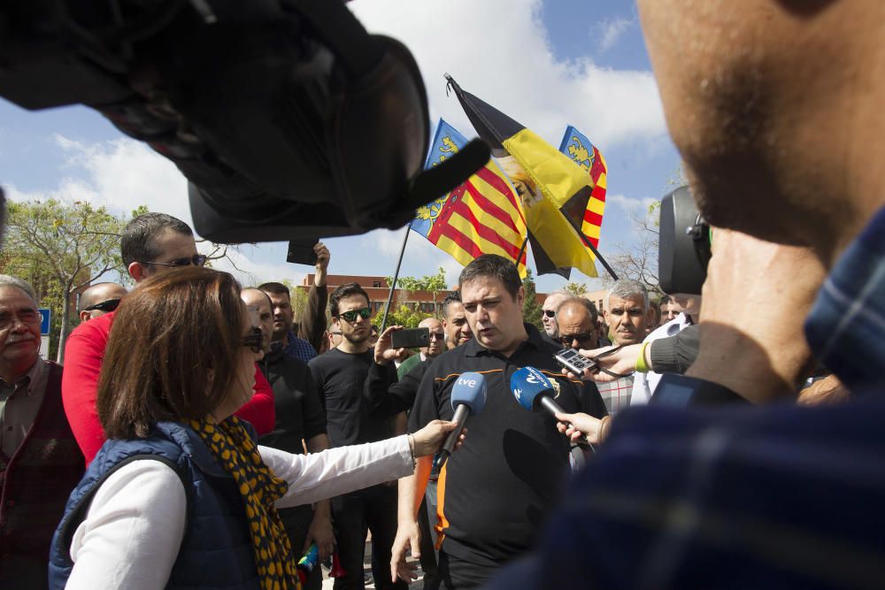 Protesta de los taxistas en Castelló contra Uber