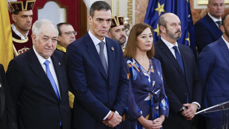 La reacción de Armengol tras sufrir un lapsus durante el acto institucional por el Día de la Constitución