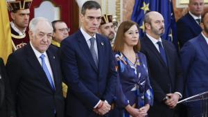 El presidente del Gobierno, Pedro Sánchez, junto a la presidenta del Congreso, Francina Armengol, en el Congreso