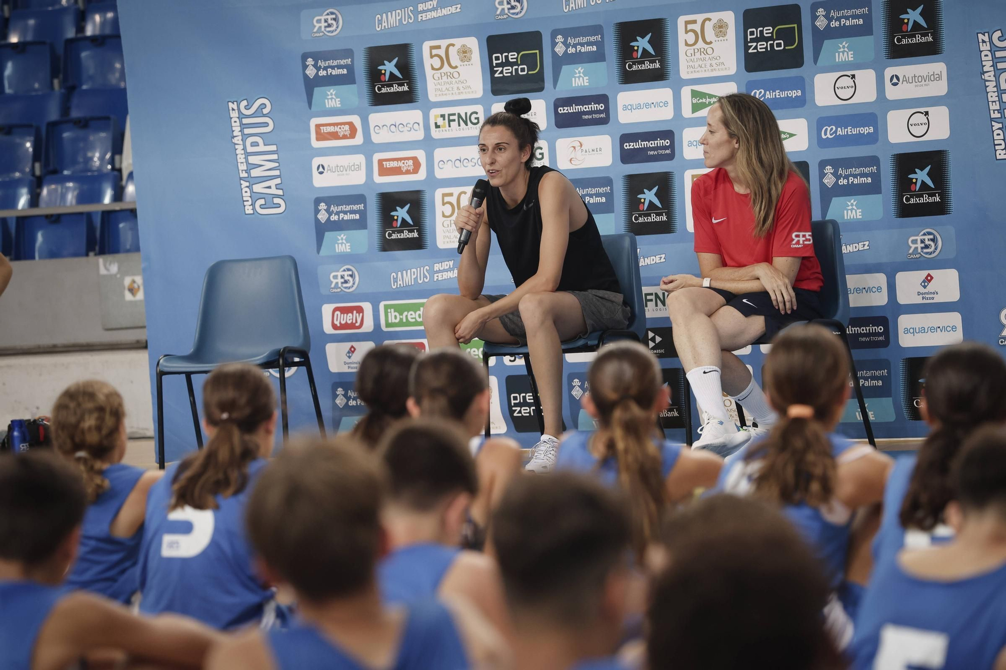 Alba Torrens visita el campus de Rudy Fernández en Son Moix