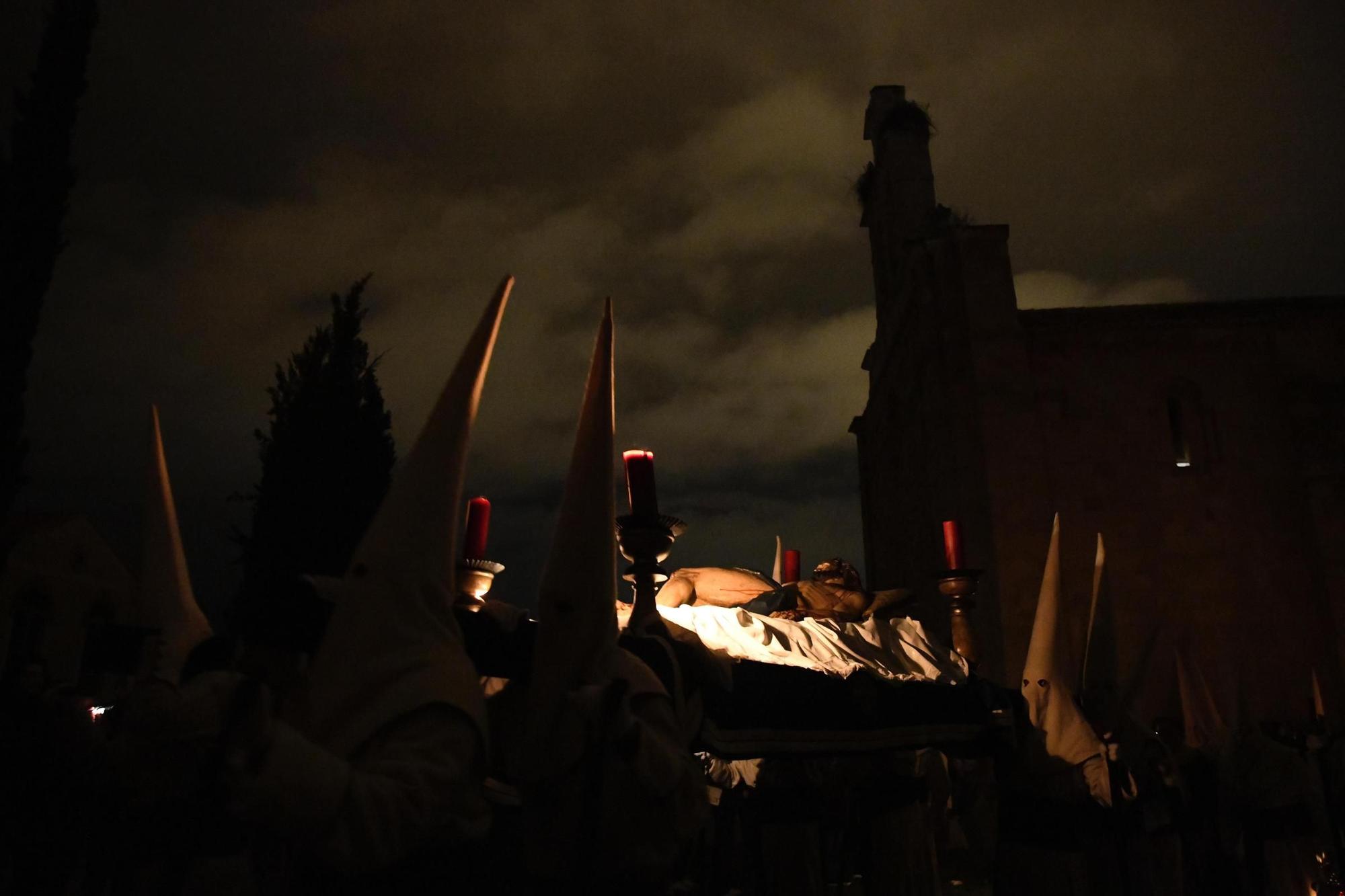 GALERÍA | La procesión de Jesús Yacente, en imágenes