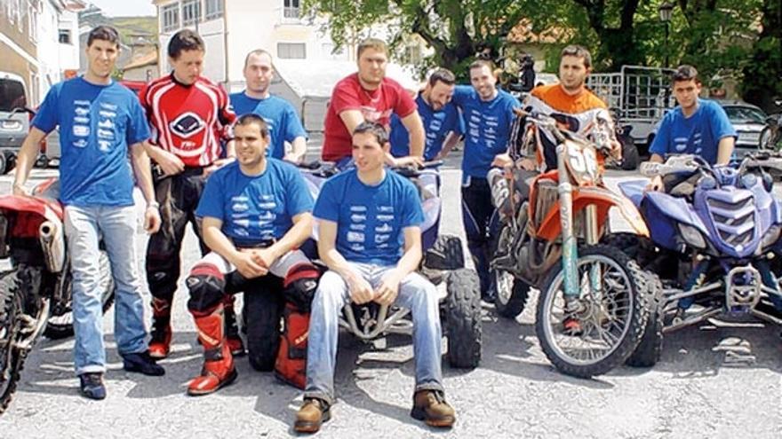 Algunos participantes en la excursión de quad. /