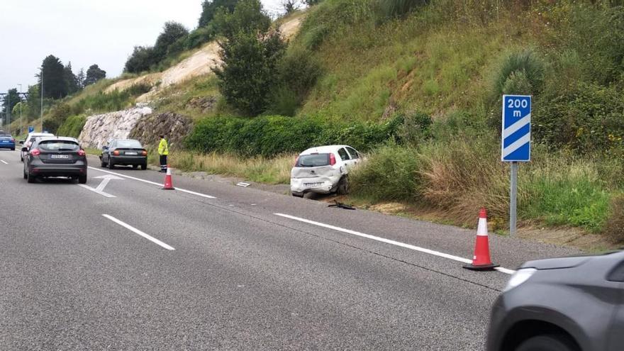 Una herida leve en un accidente en la AS-II a la altura de La Corredoria