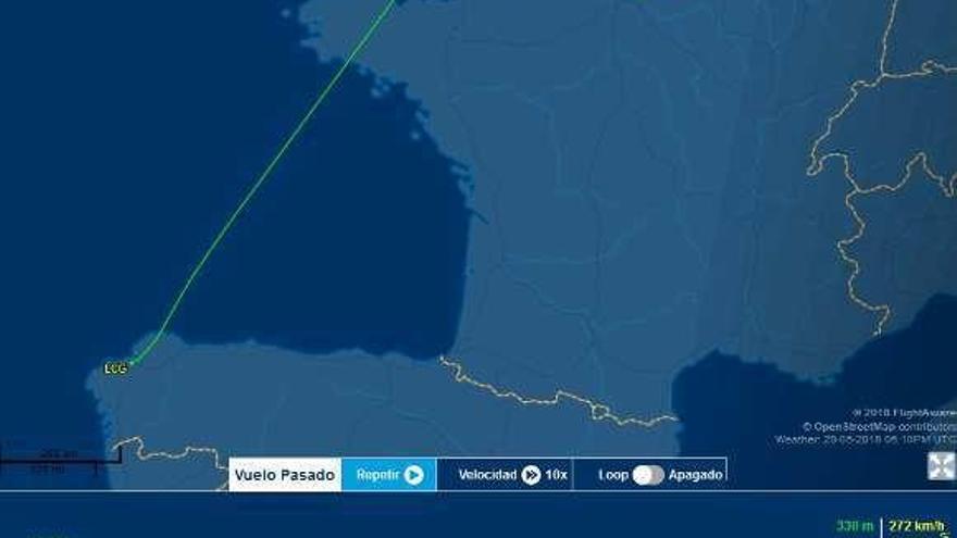 En verde, trayectoria del vuelo a Londres desviado a París.