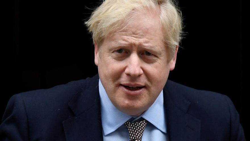 Boris Johnson empitjora i ingressa a l&#039;UCI a causa del coronavirus