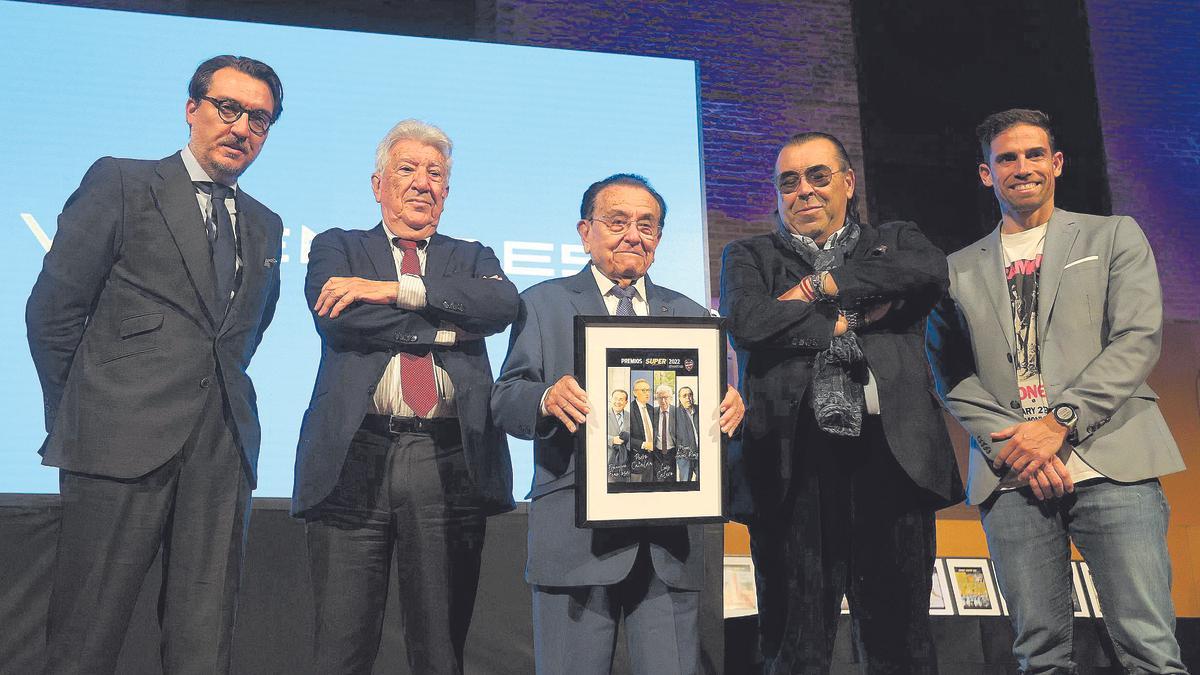 La imagen del Premio Levante UD en la gala de SUPER