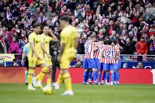 El Atlético acaba sufriendo para ganar al Getafe con uno más