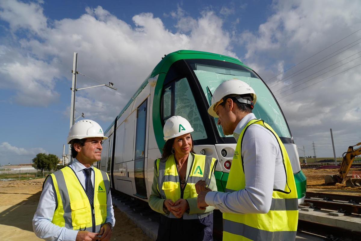 Llegan los primeros trenes del tranvía de Alcalá de Guadaíra.