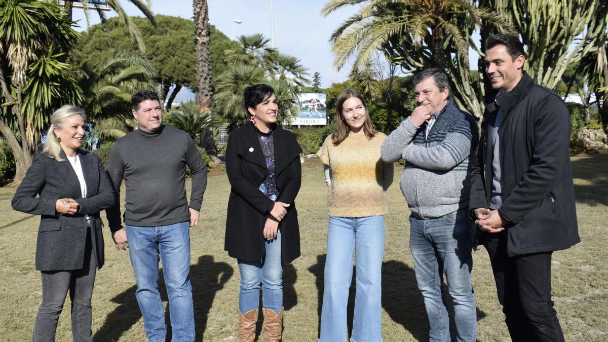 Toni Morillas y la coordinadora de la formación en la Costa del Sol, Victoria Morales, entre otros, en rueda de prensa en Marbella.