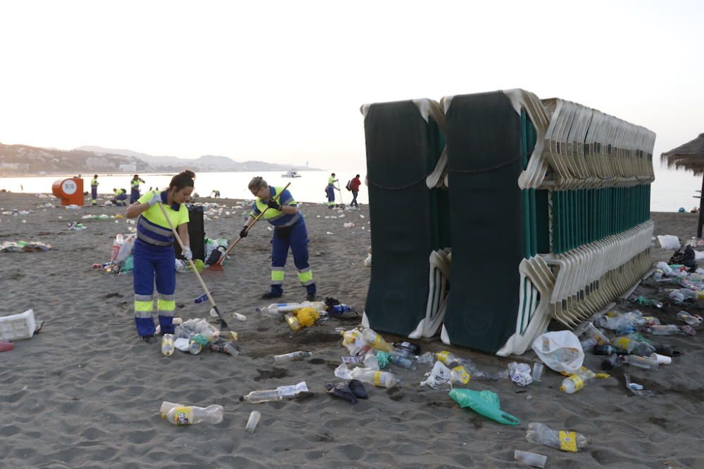 Así quedaron las playas tras la Noche de San Juan.