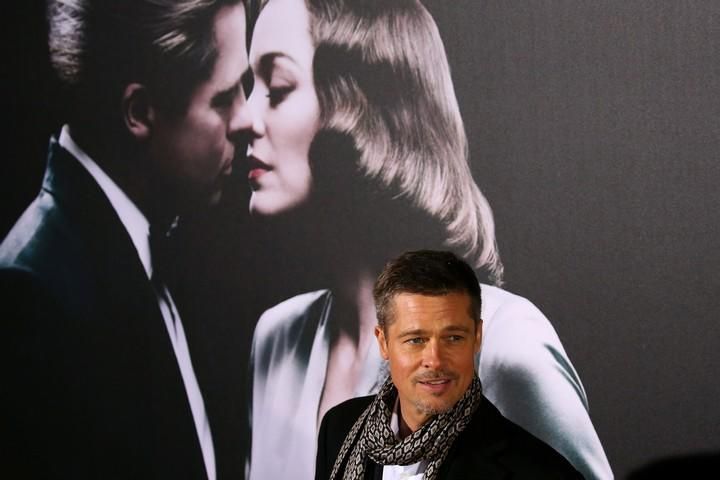 Brad Pitt posa en el estreno de 'Allied' en Madrid