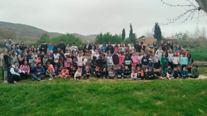 Los escolares disfrutaron de la jornada en Azuara. | SERVICIO ESPECIAL