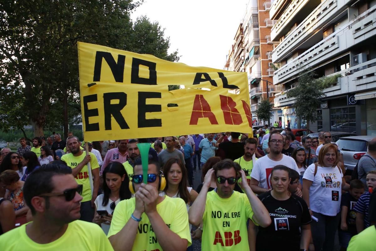 3.000 cordobesas se manifiestan contra el ERE de ABB