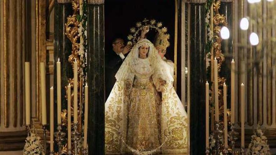 La Virgen del Rocío es ya la Novia de Málaga Coronada tras una misa para la historia