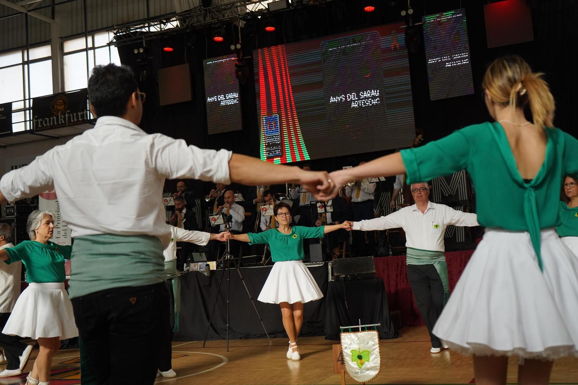 Les imatges de la celebració del 40e aniversari del Sarau Artesenc amb el concurs de colles sardanistes