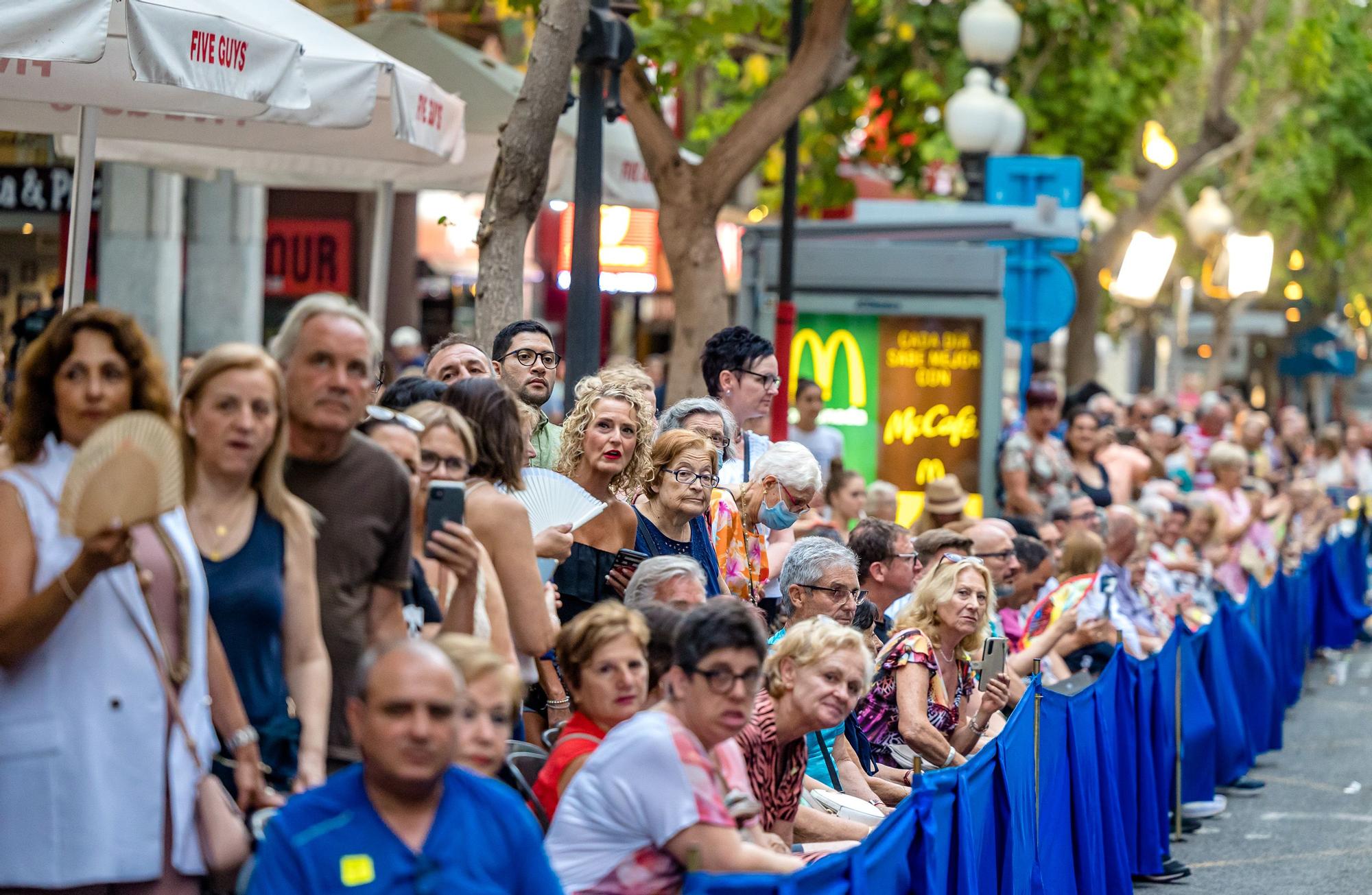 La Ofrenda de flores de las Hogueras 2022 en imágenes