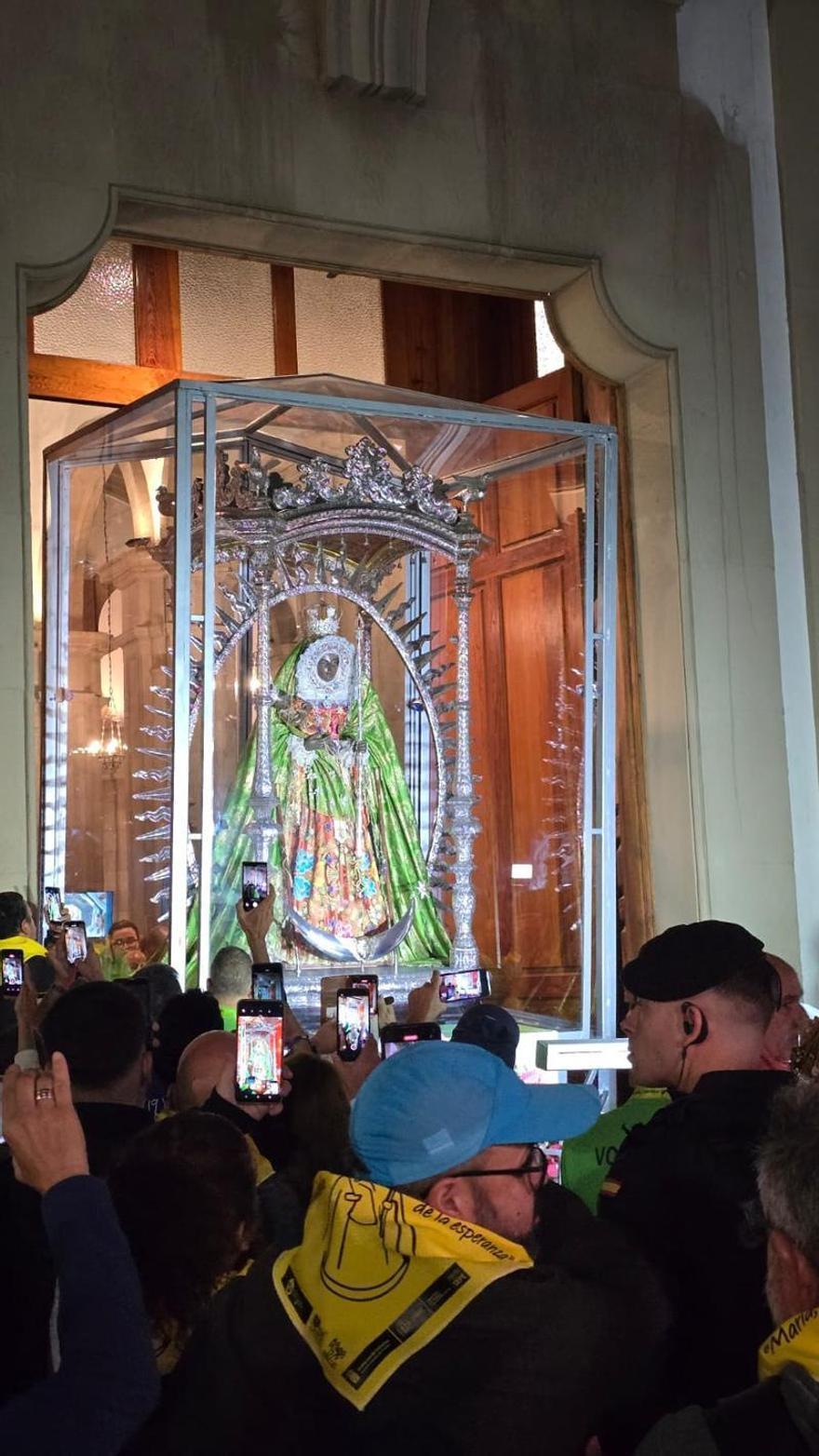 La Virgen de Candelaria comienza la peregrinación a Santa Cruz de Tenerife