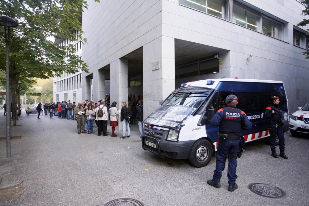 Tensió als jutjats de Girona quan més de 100 persones s'han volgut «autoinculpar»