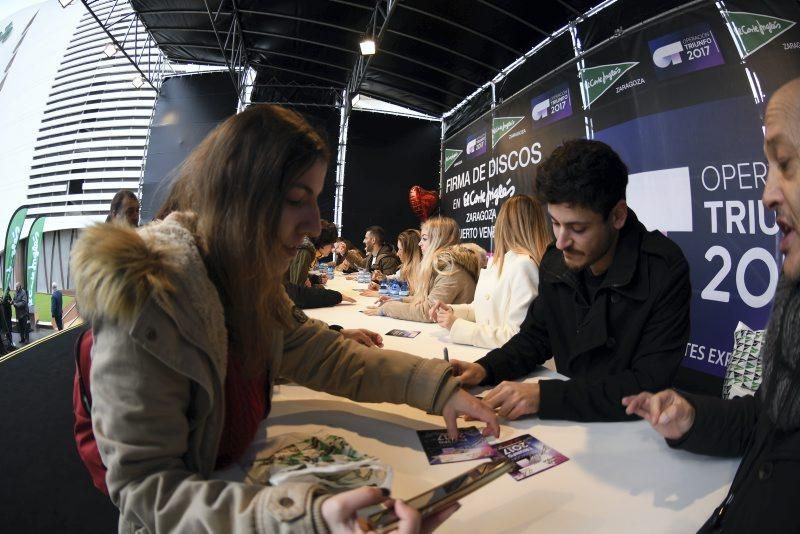 Firma de discos de los exconcursantes de OT en Puerto Venecia