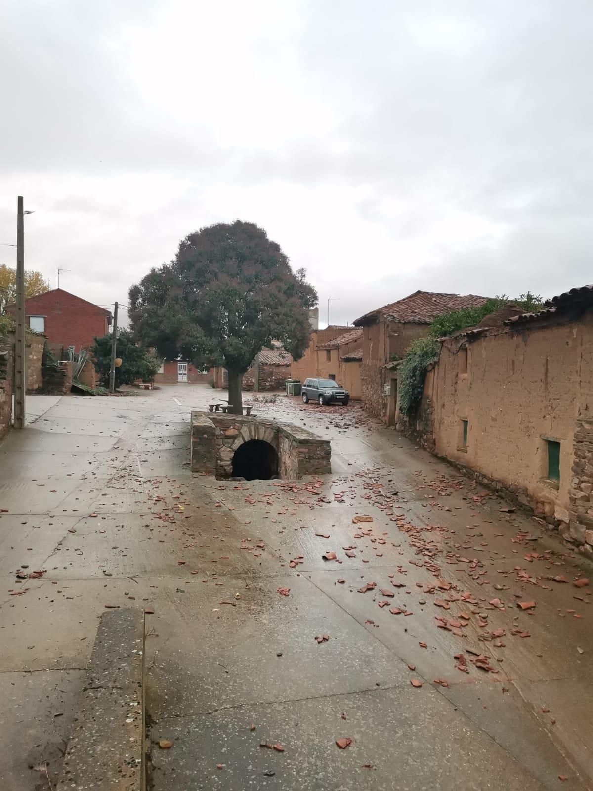 Efectos del tornado en Quintanilla de Urz.