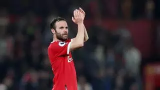 La tremenda ovación a Juan Mata en su adiós al Manchester United