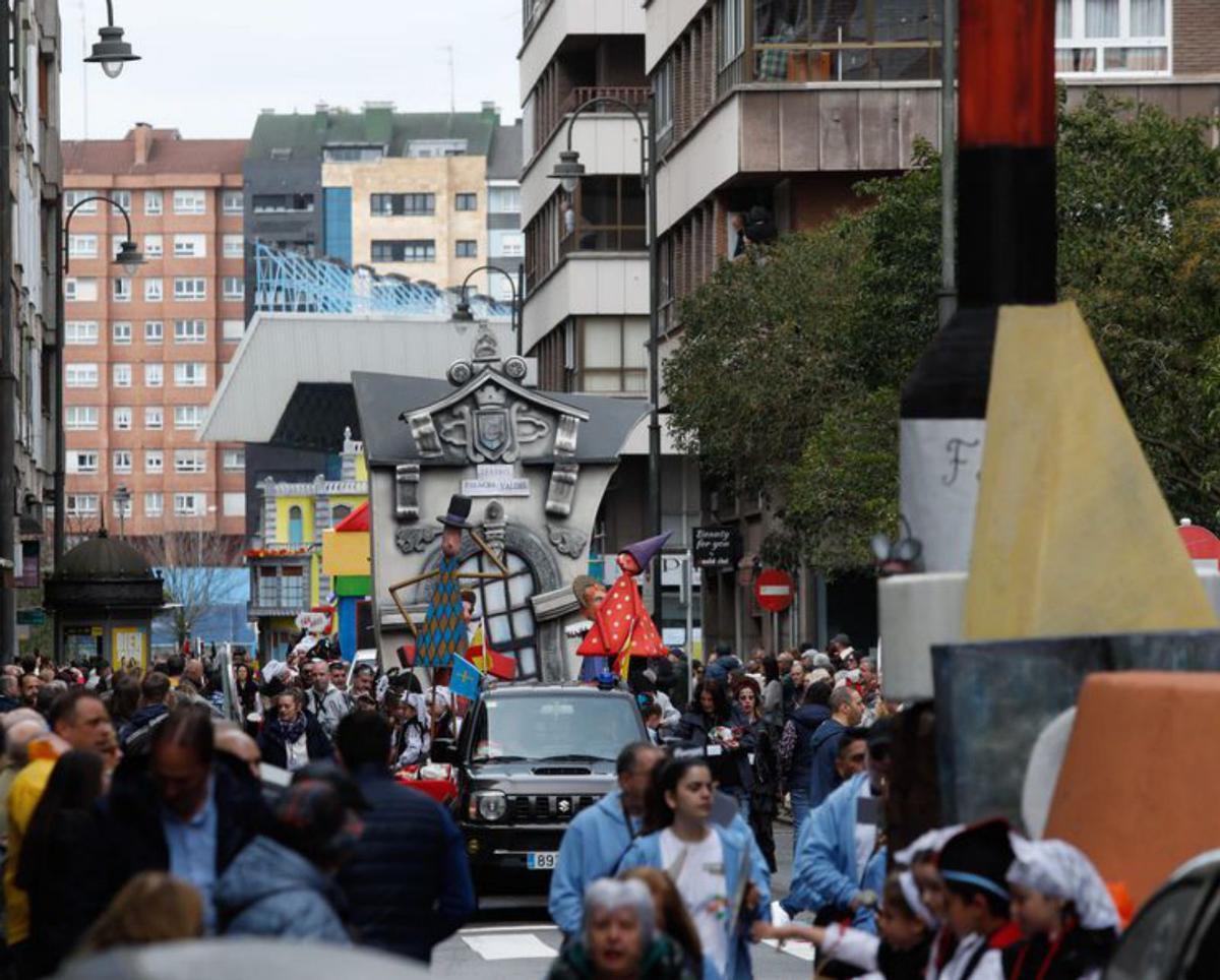 Aprobado para el adelanto del desfile