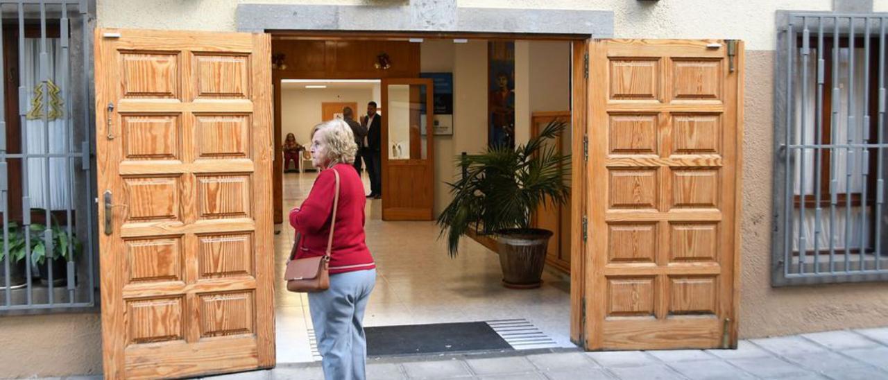 Entrada del centro de mayores, cuando permanecía abierto. | | LP/DLP