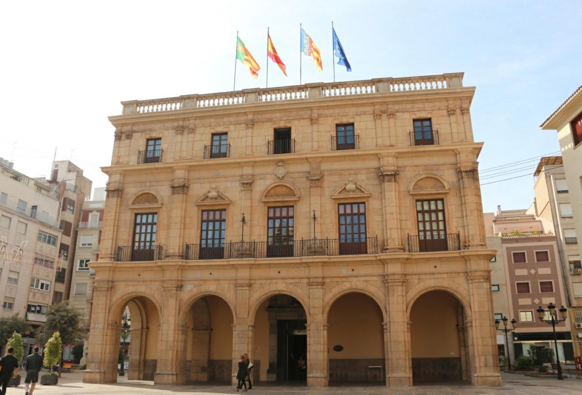 Fachada del Ayuntamiento de Castelló.
