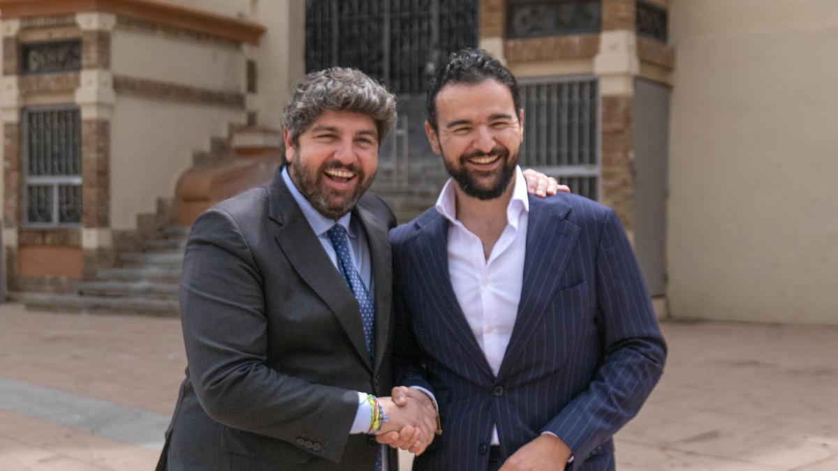 El presidente regional Fernando López Miras junto al alcalde La Unión.