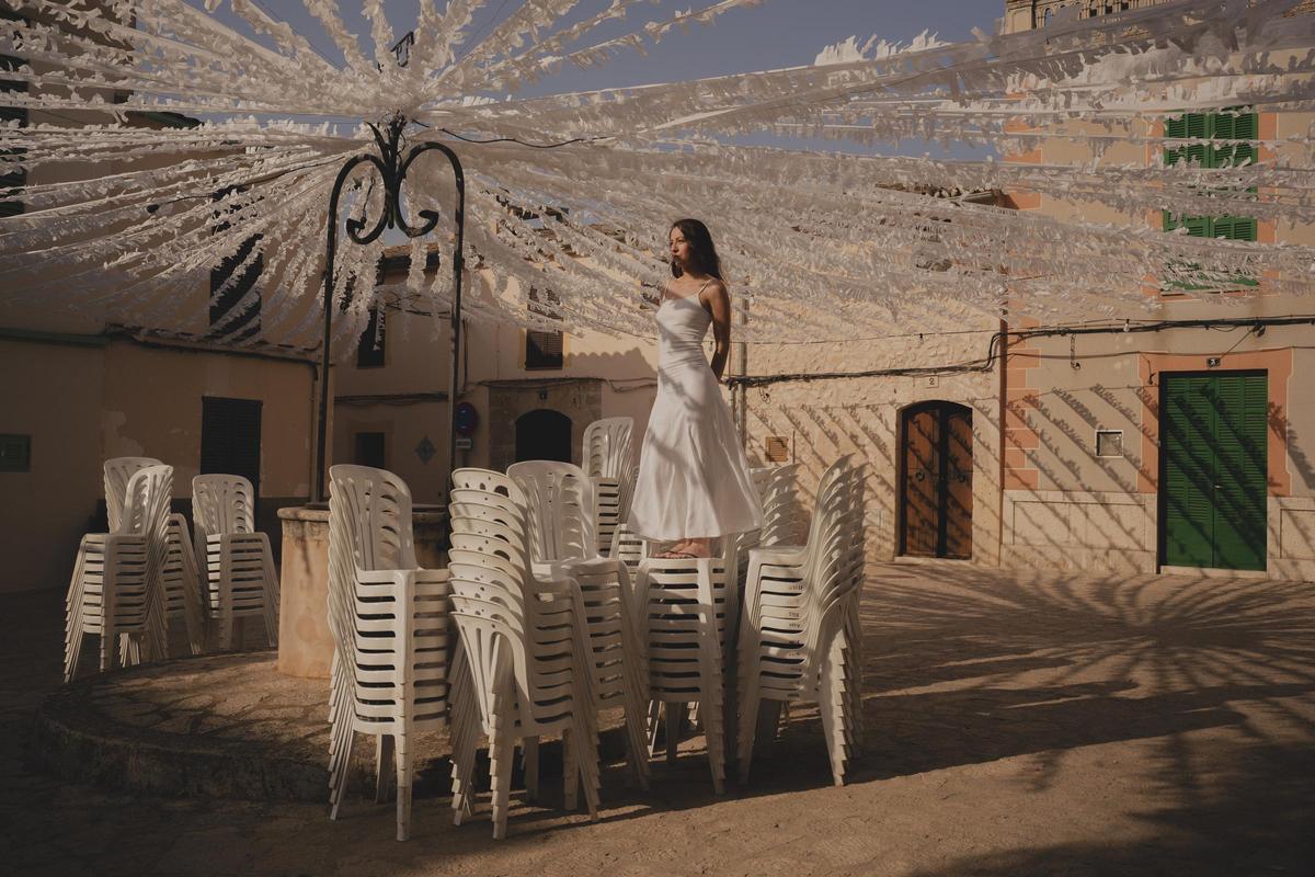 Wie die Königin der Dorffeste: die Sängerin auf dem offiziellen Promo-Bild zur neuen Platte.