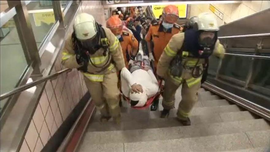 Corea del Sur practica un simulacro de atentato terrorista en el metro de Seúl