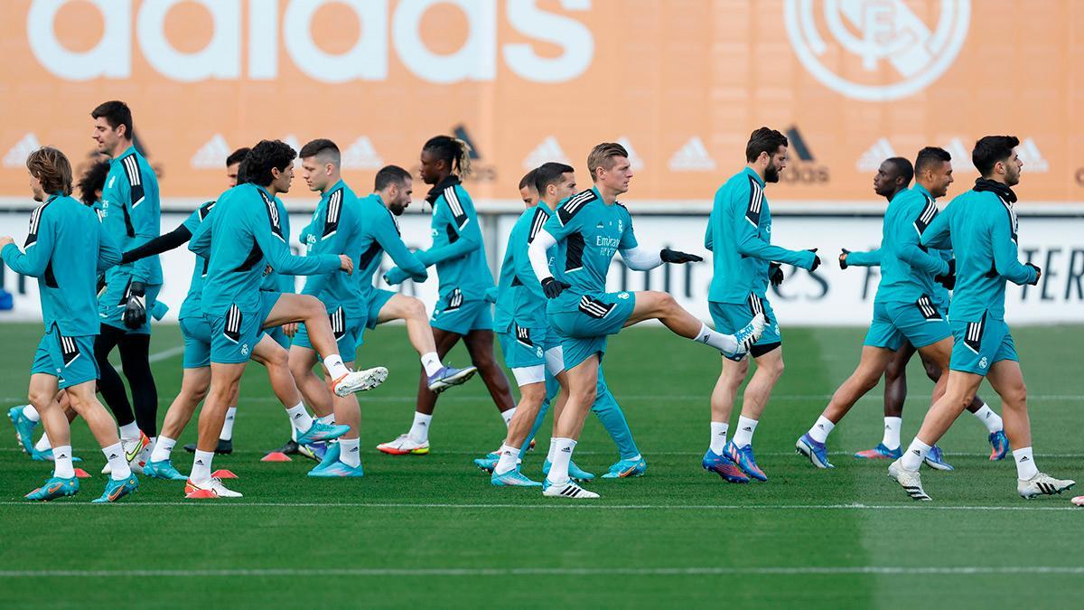 Kroos entra en la convocatoria para el partido ante el PSG